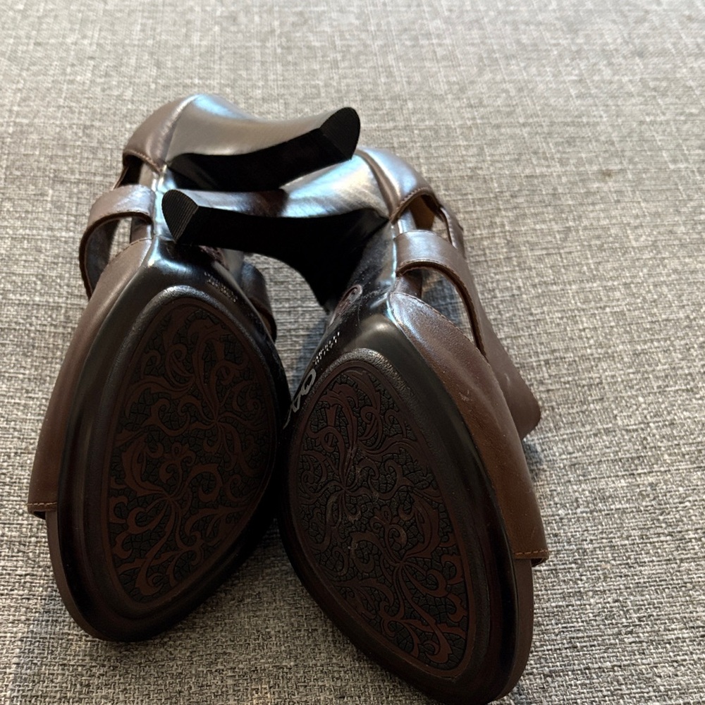 Söfft Brown Leather Cutout Peep-Toe Heels - Picture 3 of 4